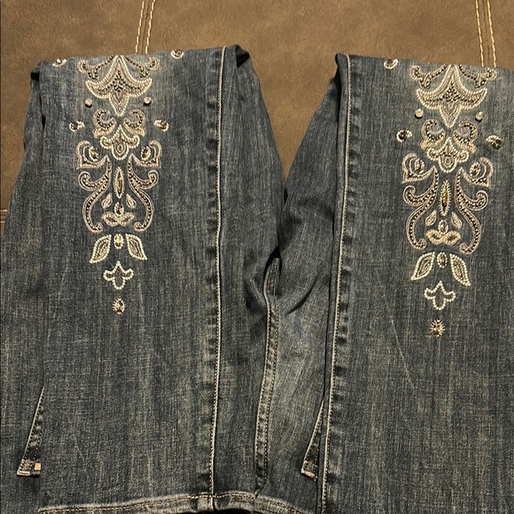 White House Black Market Blue Embroidered Denim Girlfriend Mid-Rise - Picture 2 of 6